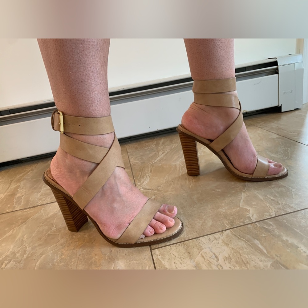 Forever 21 Liliana ankle strap nude heels size 8.5